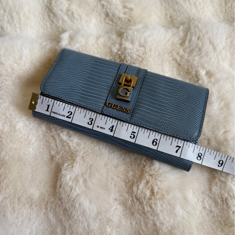 Guess Women’s Ginevra Wallet – Like New Condition